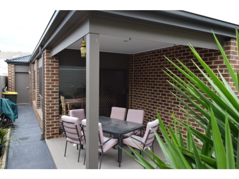 45 COURTNEY DRIVE, Sunbury VIC 3429