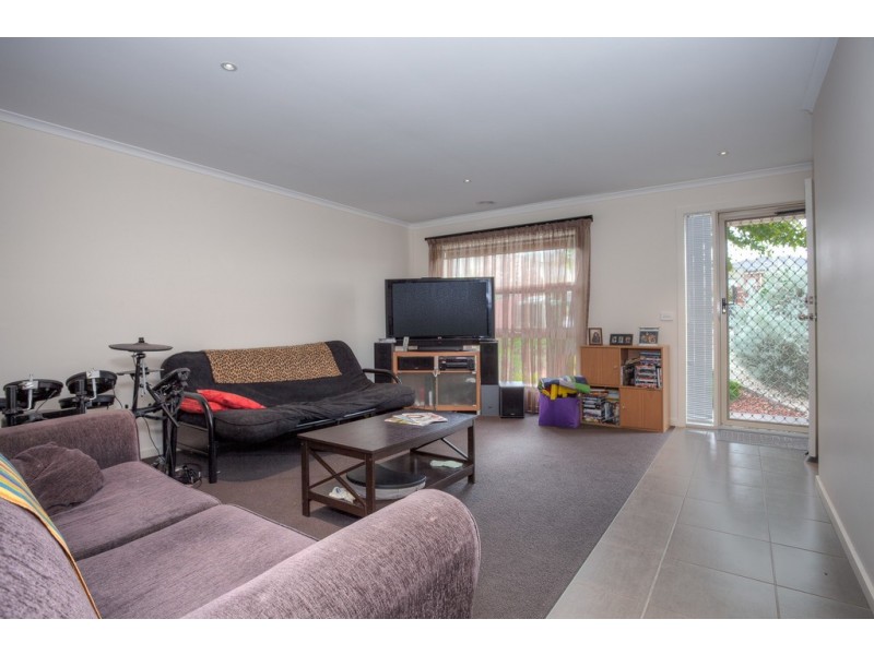 2/58 Burge Drive, Sunbury VIC 3429