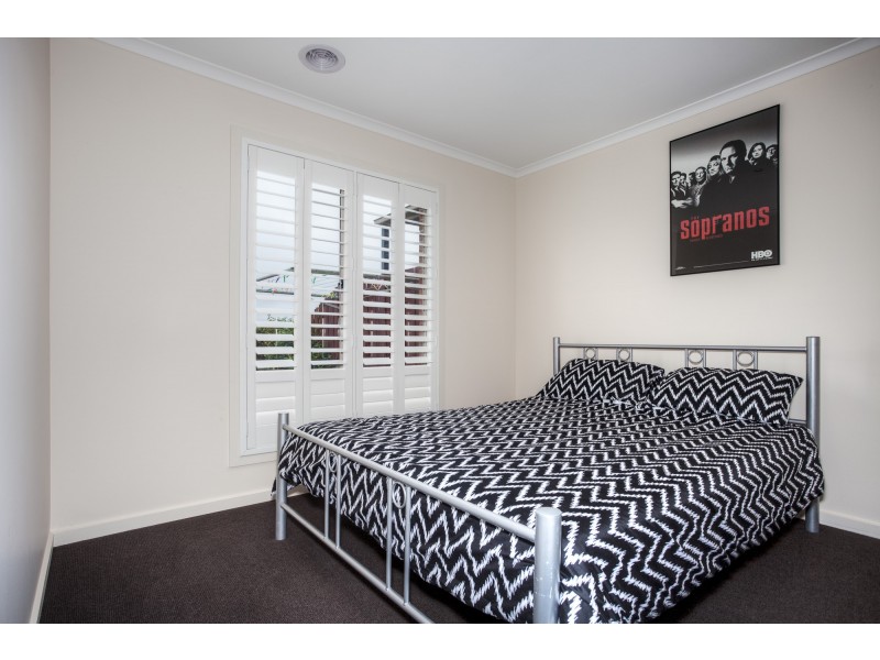 2/58 Burge Drive, Sunbury VIC 3429