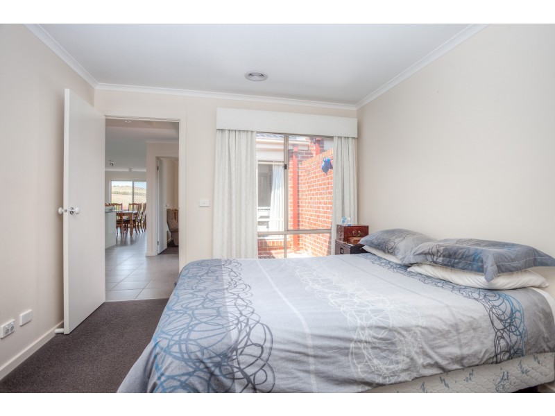 2/58 Burge Drive, Sunbury VIC 3429