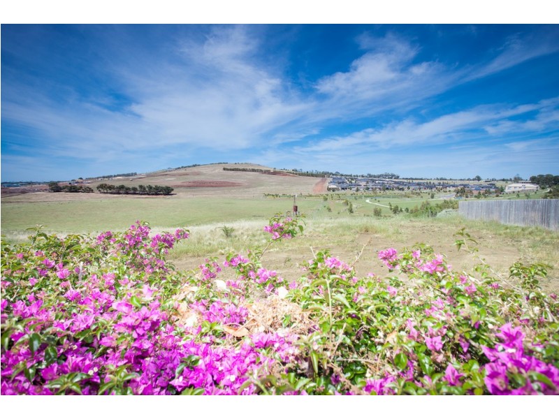 2/58 Burge Drive, Sunbury VIC 3429