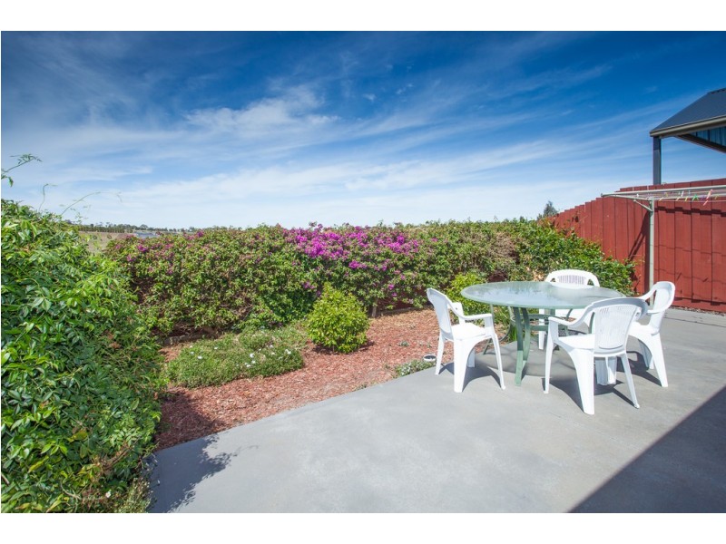 2/58 Burge Drive, Sunbury VIC 3429