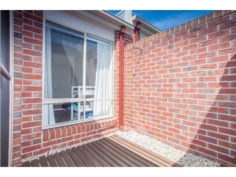 2/58 Burge Drive, Sunbury VIC 3429
