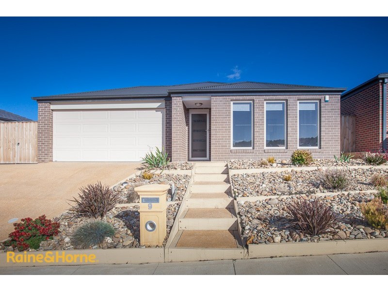 9 Retreat Crescent, Sunbury VIC 3429