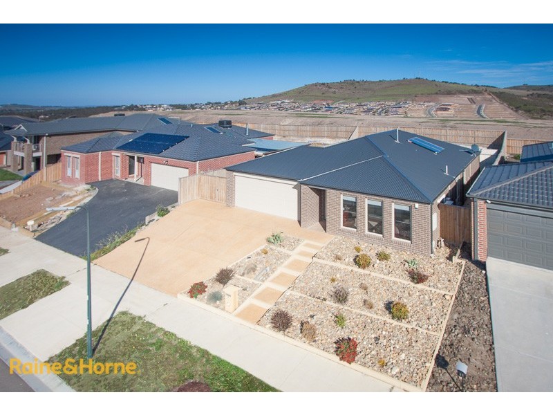 9 Retreat Crescent, Sunbury VIC 3429