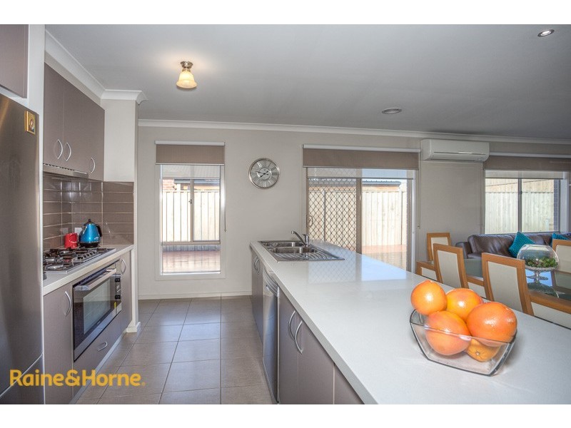 9 Retreat Crescent, Sunbury VIC 3429