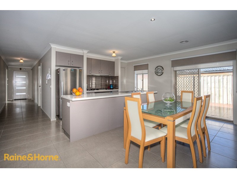 9 Retreat Crescent, Sunbury VIC 3429