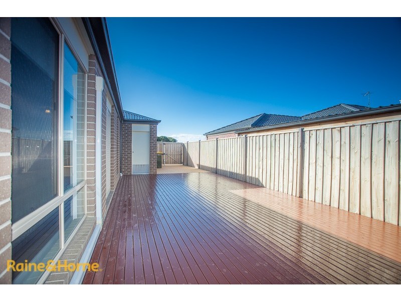 9 Retreat Crescent, Sunbury VIC 3429