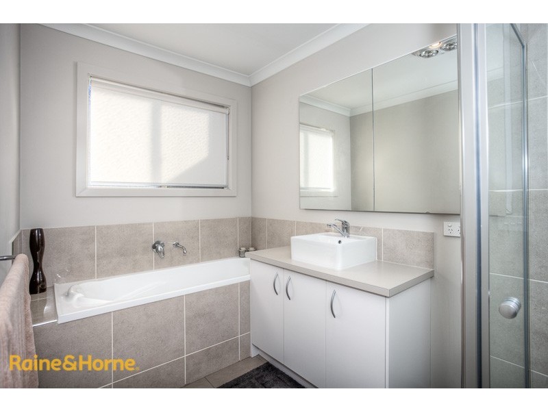 9 Retreat Crescent, Sunbury VIC 3429