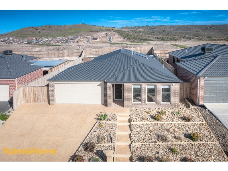 9 Retreat Crescent, Sunbury VIC 3429