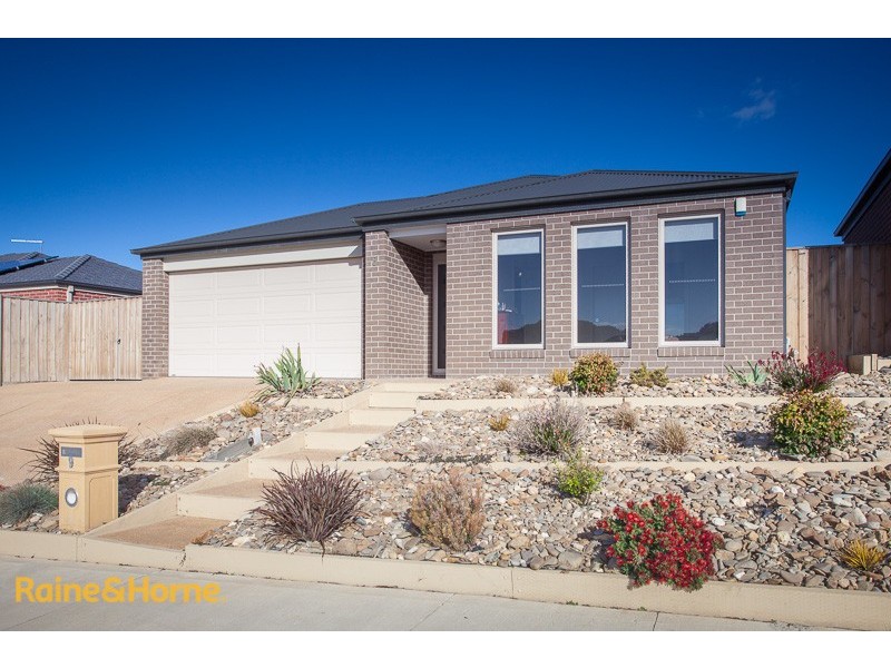 9 Retreat Crescent, Sunbury VIC 3429