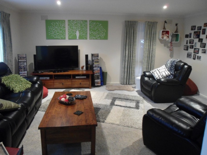 6 LAMBERT AVENUE, Sunbury VIC 3429