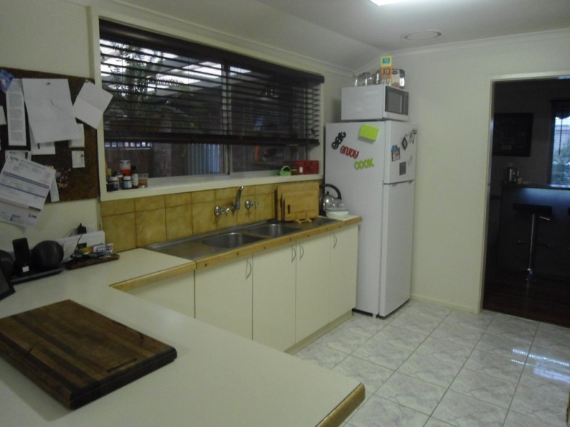 6 LAMBERT AVENUE, Sunbury VIC 3429