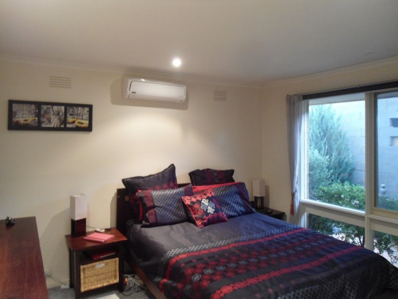 6 LAMBERT AVENUE, Sunbury VIC 3429