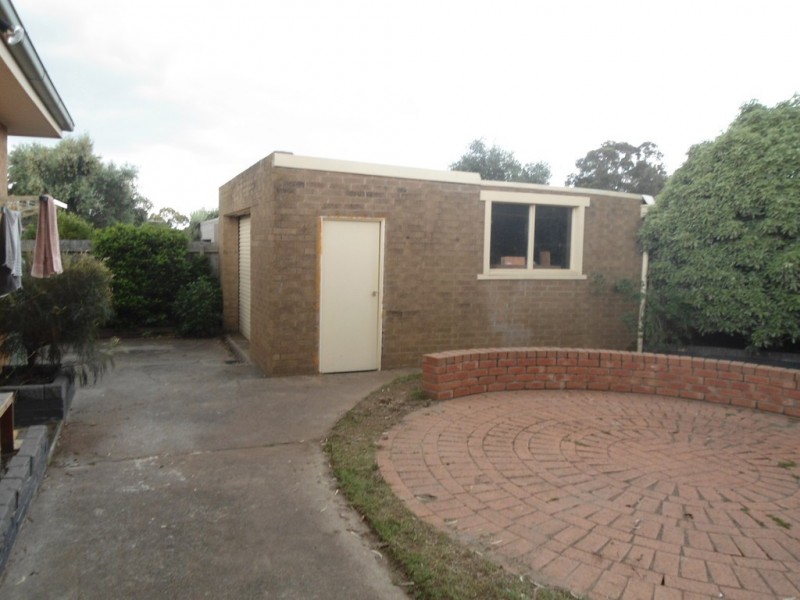 6 LAMBERT AVENUE, Sunbury VIC 3429