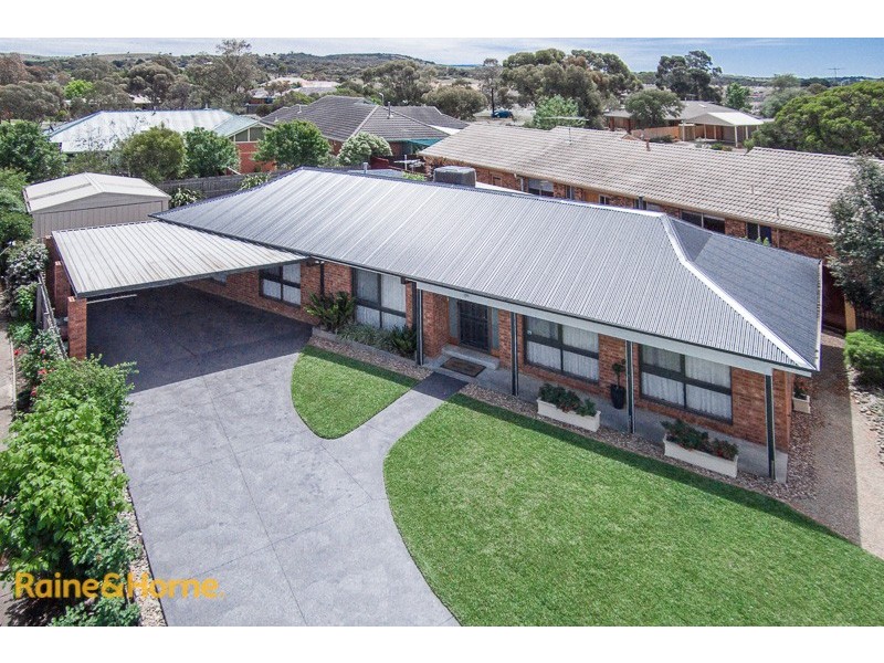 4 Mclean Court, Sunbury VIC 3429