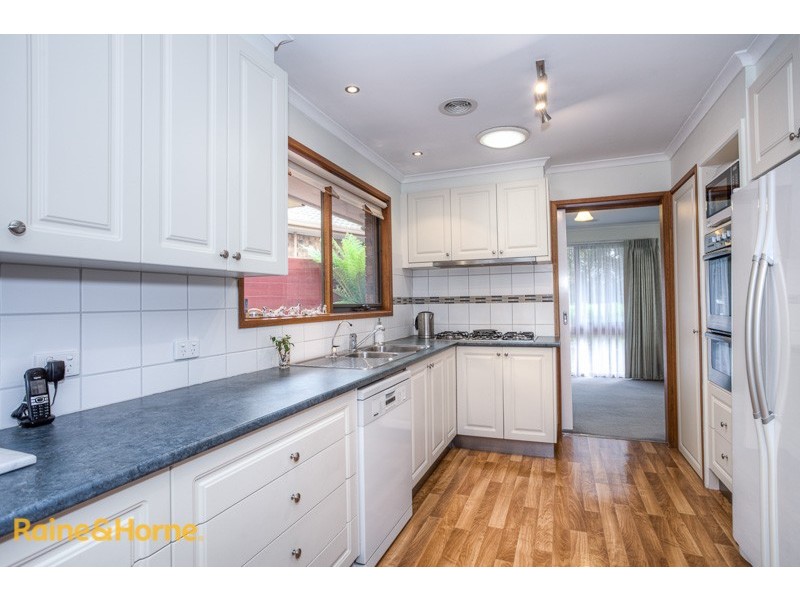 4 Mclean Court, Sunbury VIC 3429