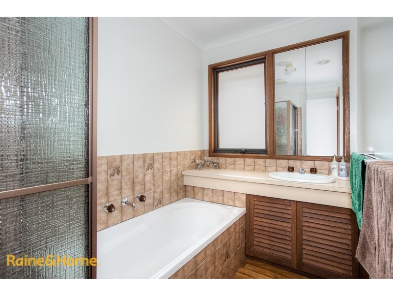 4 Mclean Court, Sunbury VIC 3429