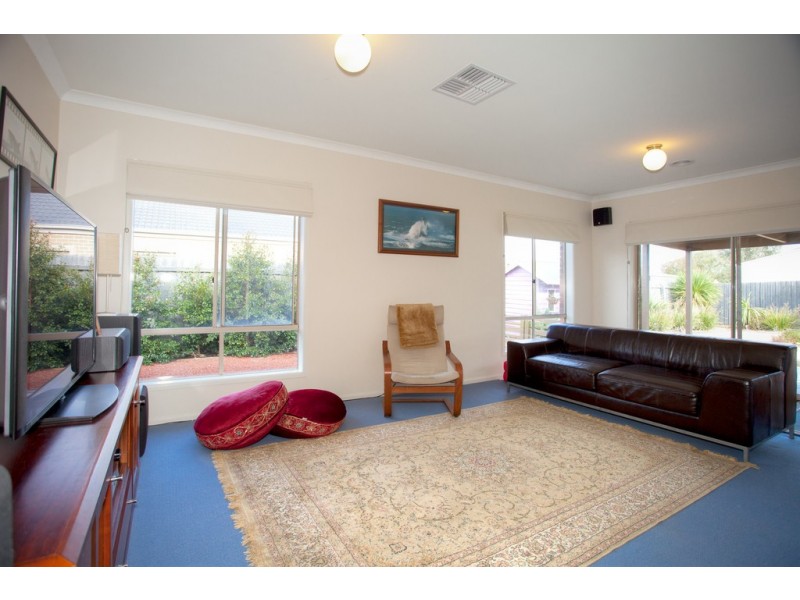 5 Highgrove Drive, Sunbury VIC 3429