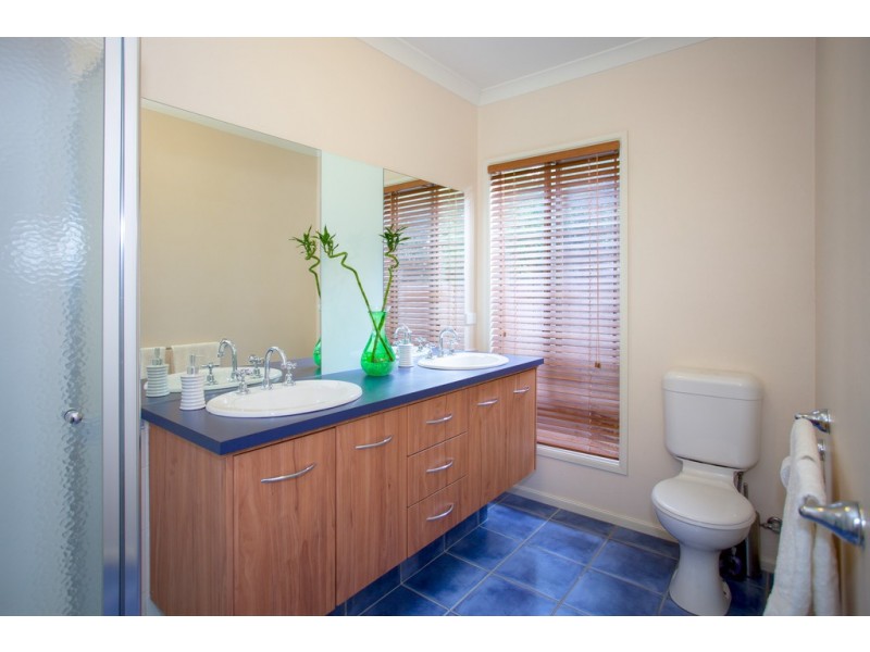 5 Highgrove Drive, Sunbury VIC 3429