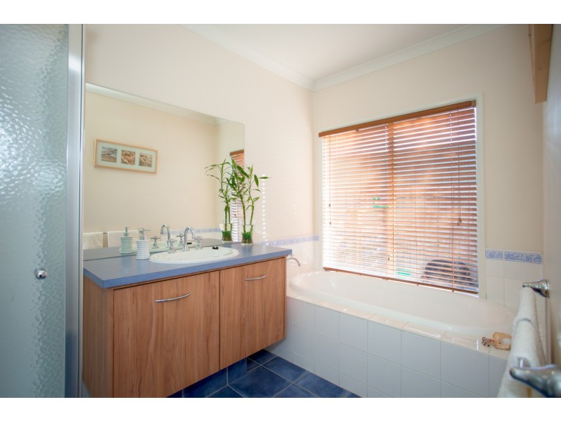 5 Highgrove Drive, Sunbury VIC 3429
