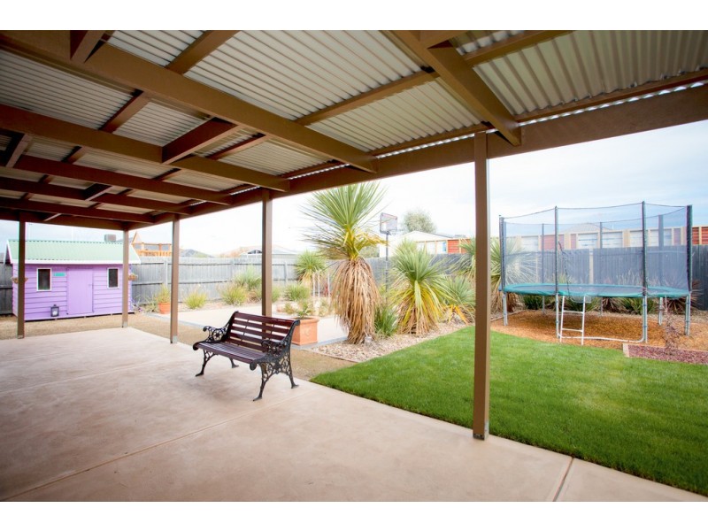 5 Highgrove Drive, Sunbury VIC 3429