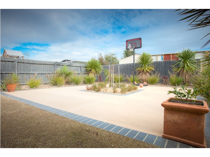 5 Highgrove Drive, Sunbury VIC 3429
