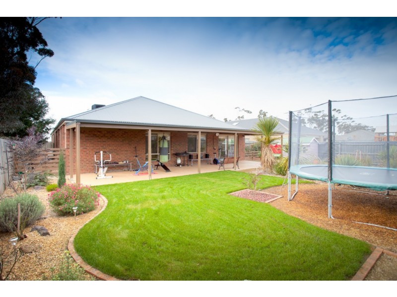 5 Highgrove Drive, Sunbury VIC 3429