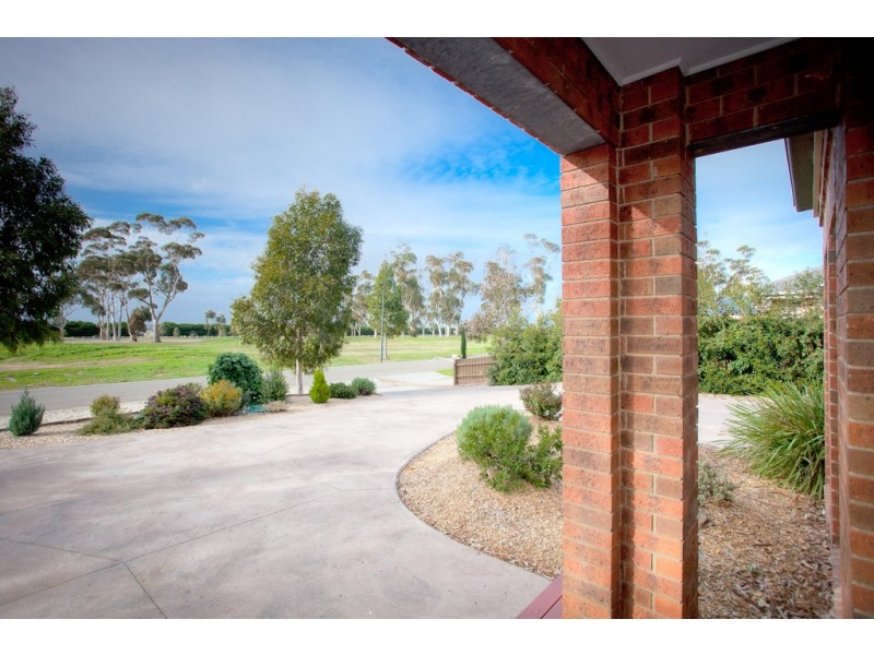 5 Highgrove Drive, Sunbury VIC 3429