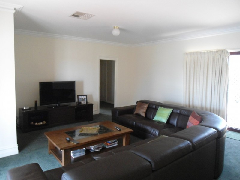 63 Balmoral Circuit, Sunbury VIC 3429