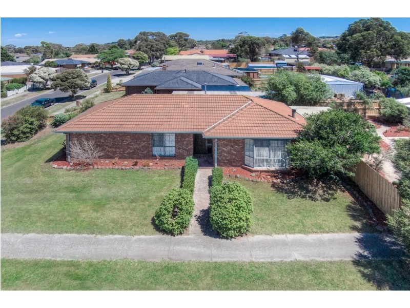 6 Marjorie Avenue, Sunbury VIC 3429