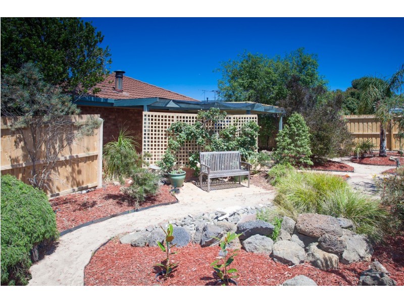 6 Marjorie Avenue, Sunbury VIC 3429