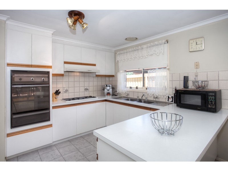6 Marjorie Avenue, Sunbury VIC 3429