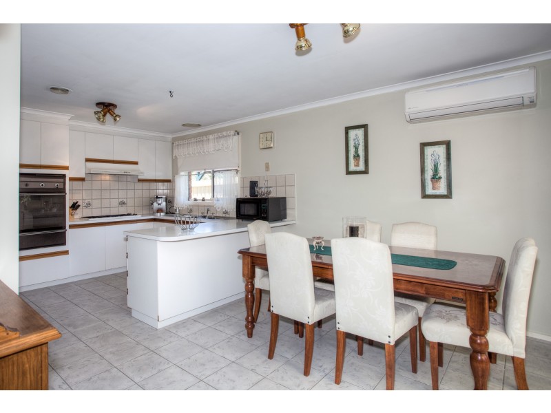 6 Marjorie Avenue, Sunbury VIC 3429
