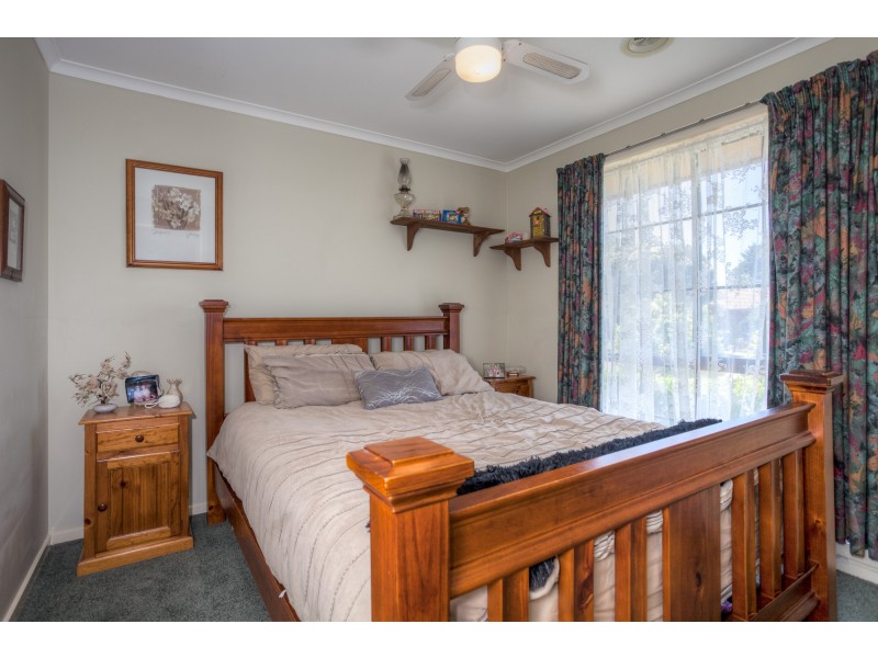6 Marjorie Avenue, Sunbury VIC 3429