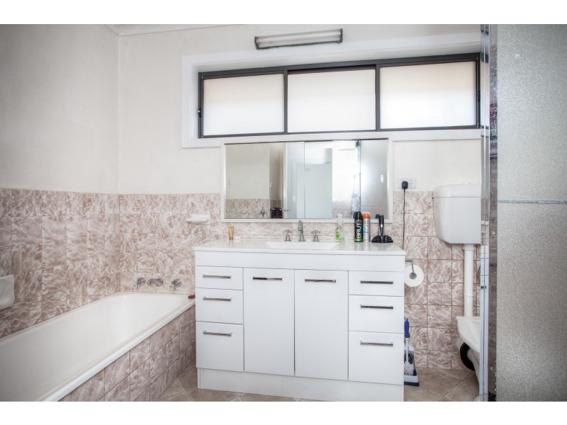 60 Riddell Road, Sunbury VIC 3429