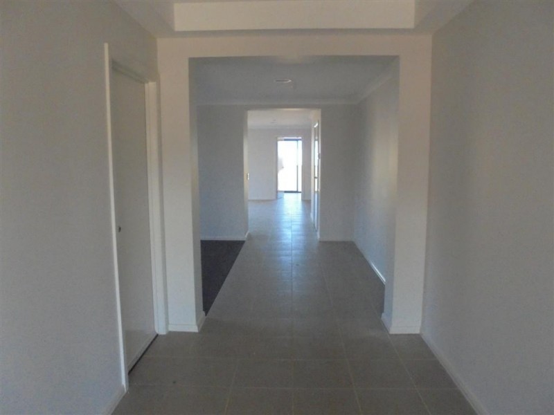 2 JERSEY DRIVE, Sunbury VIC 3429