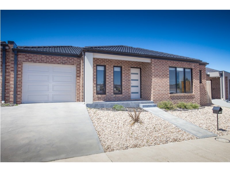 6/8 Pads Way, Sunbury VIC 3429