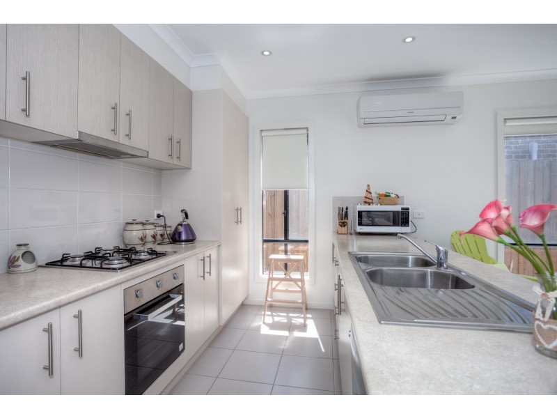 6/8 Pads Way, Sunbury VIC 3429