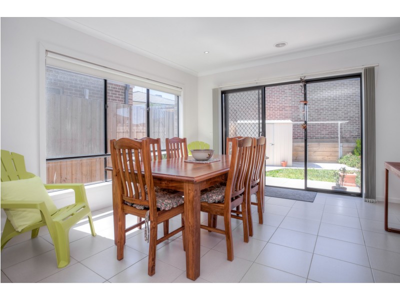 6/8 Pads Way, Sunbury VIC 3429