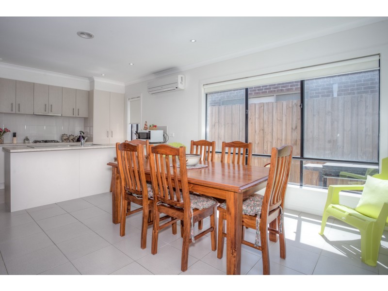 6/8 Pads Way, Sunbury VIC 3429