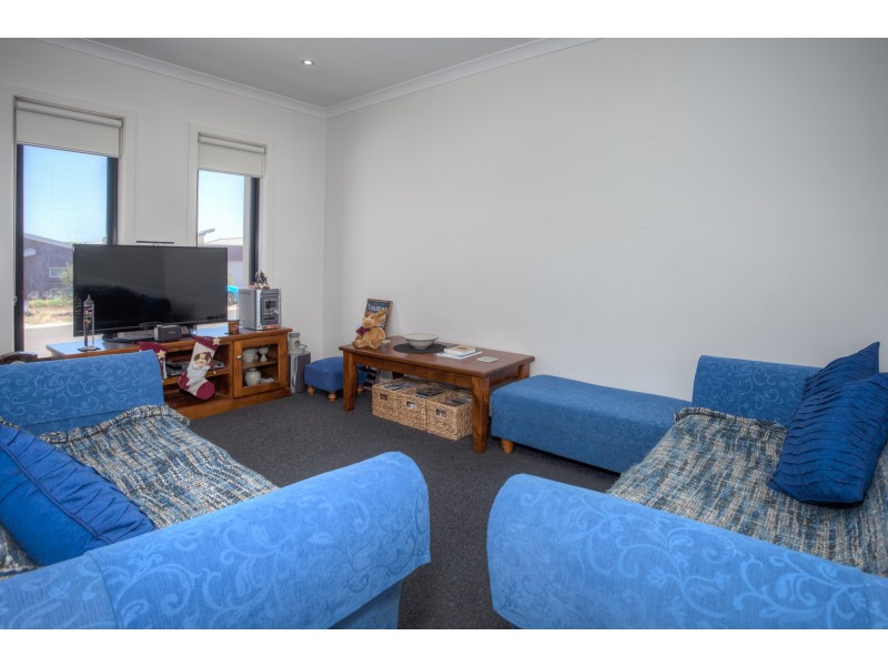 6/8 Pads Way, Sunbury VIC 3429