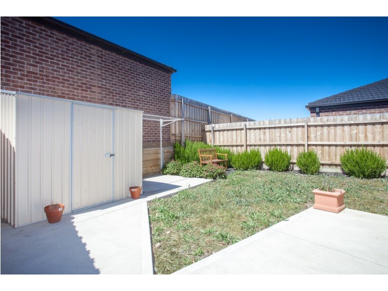 6/8 Pads Way, Sunbury VIC 3429