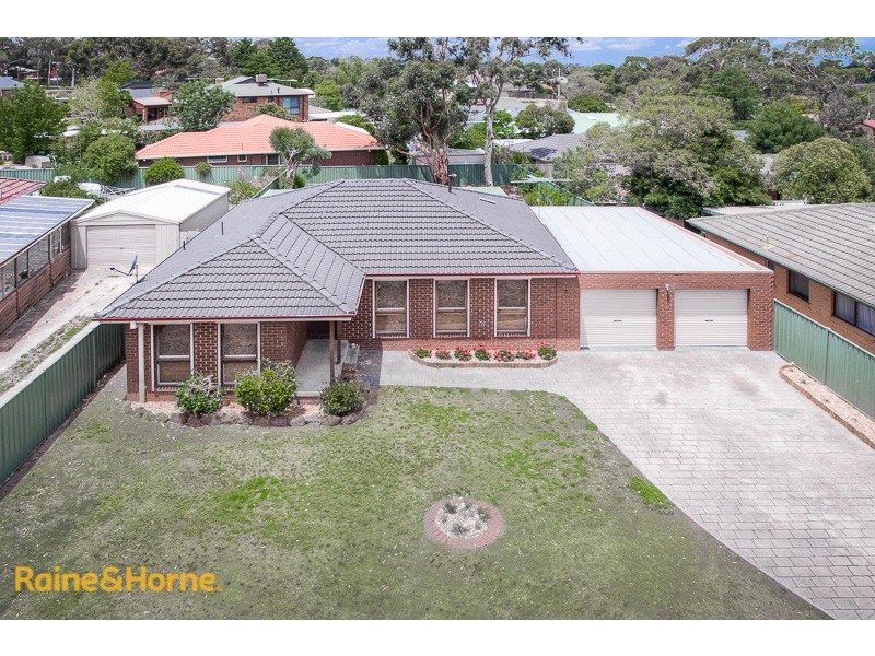 6 Isaacs Close, Sunbury VIC 3429