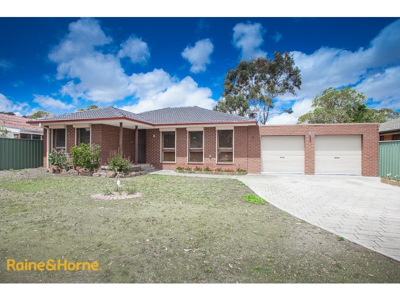 6 Isaacs Close, Sunbury VIC 3429