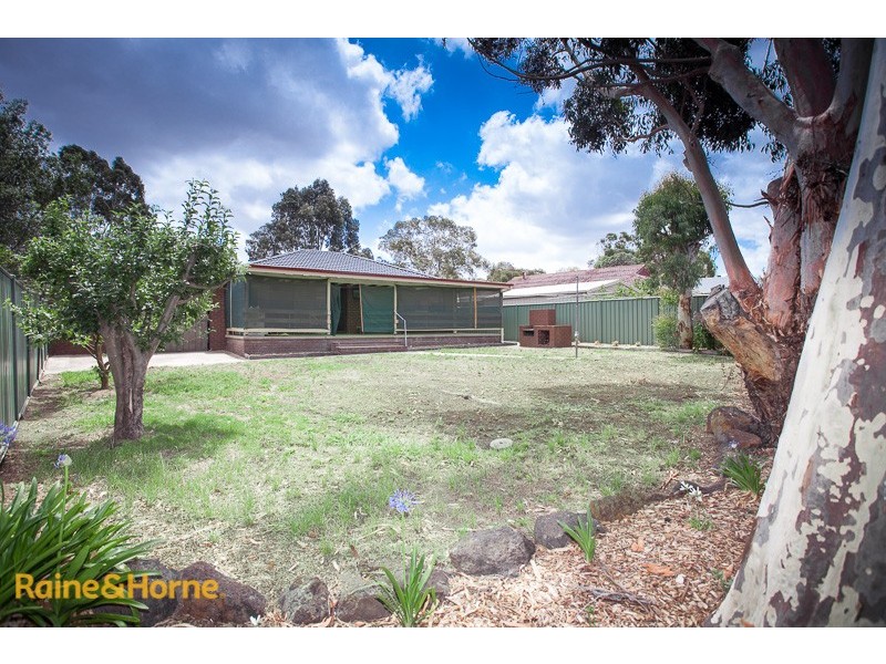 6 Isaacs Close, Sunbury VIC 3429