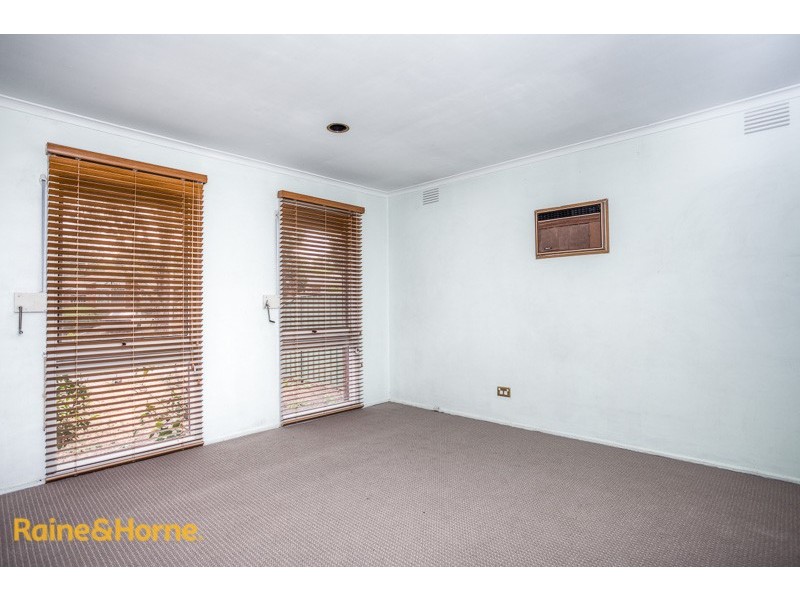 6 Isaacs Close, Sunbury VIC 3429