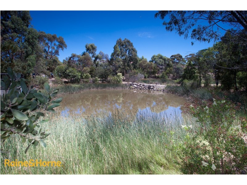 45 Bundanoon Avenue, Sunbury VIC 3429