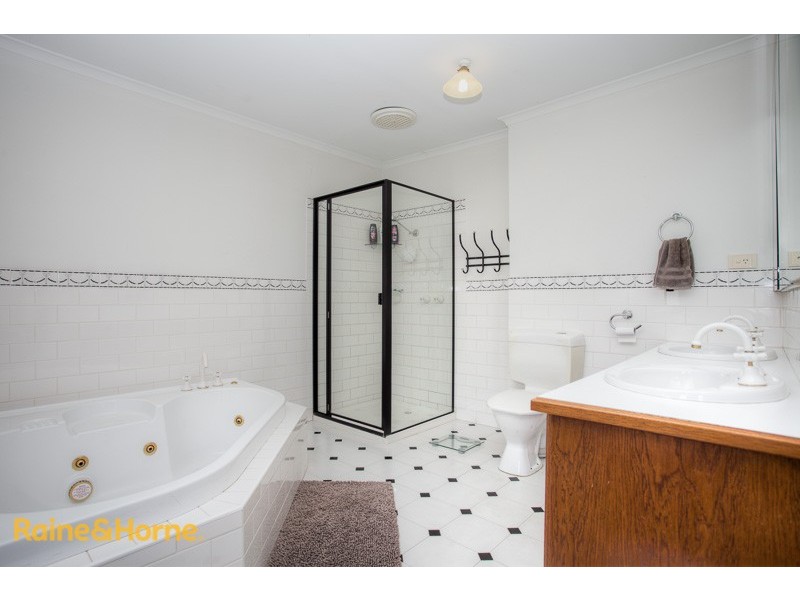 36 De Lisle Avenue, Sunbury VIC 3429