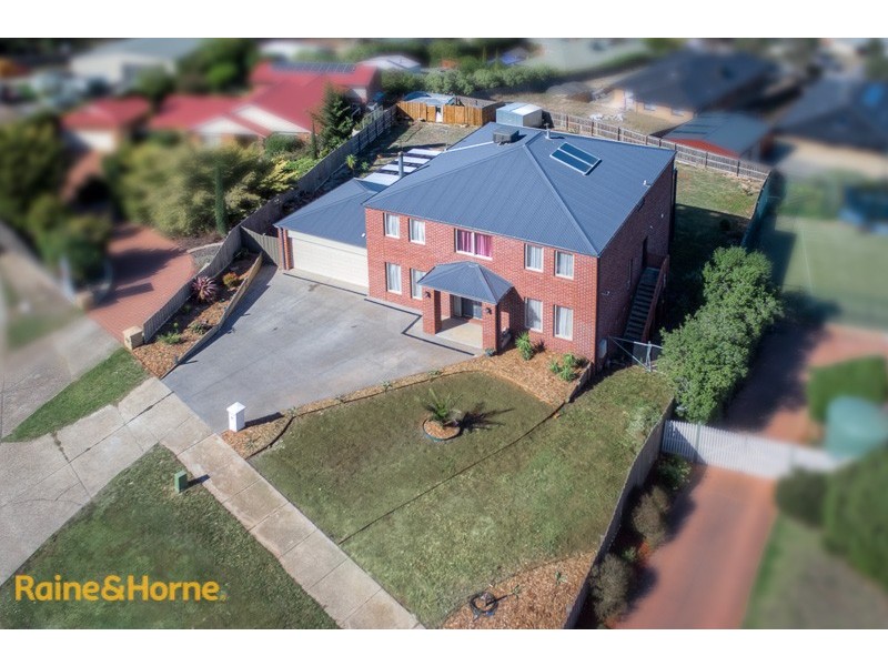 14 James Close, Sunbury VIC 3429